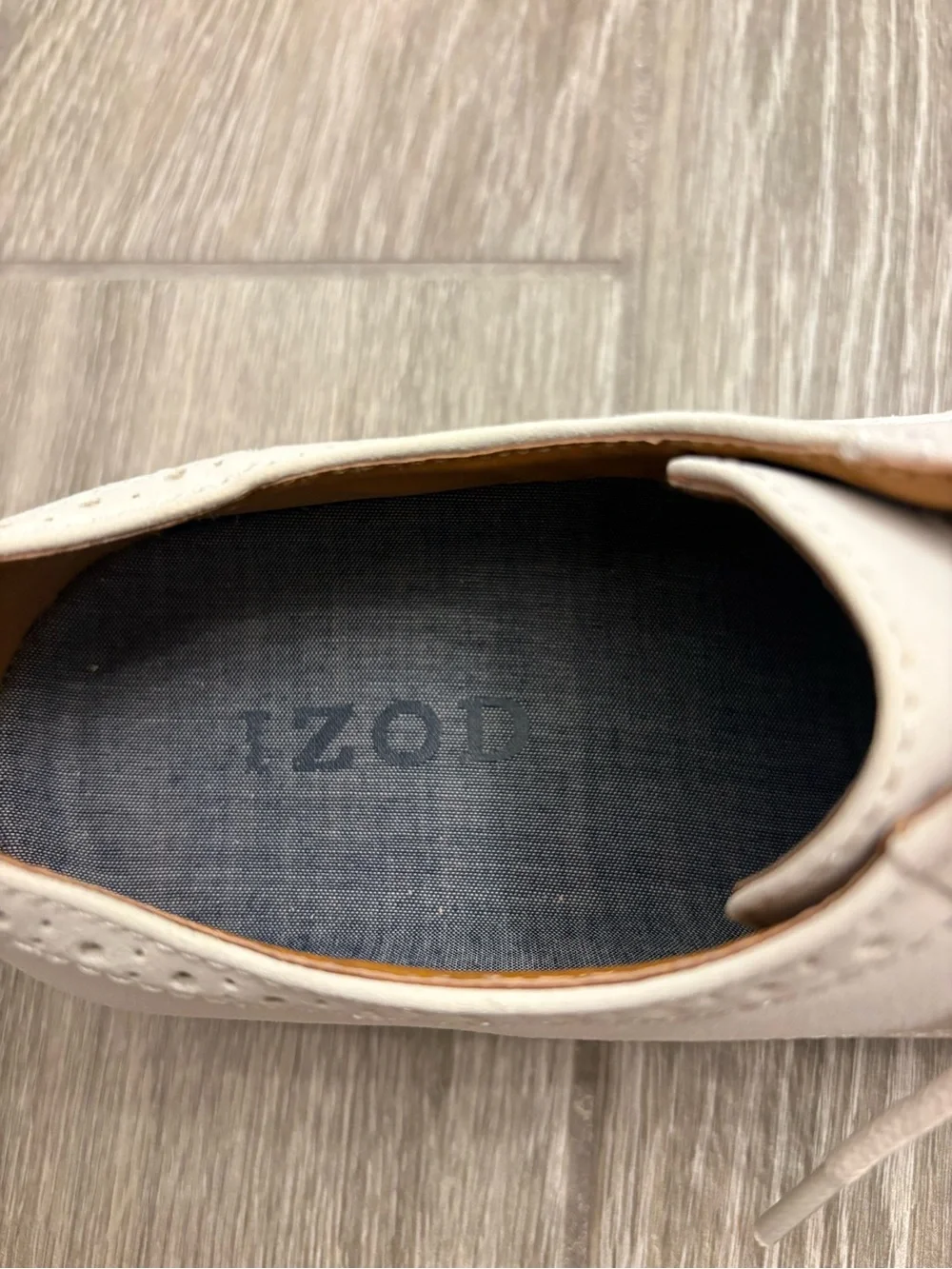 Izod White Leather Men’s Derby Shoes with Brown Soles